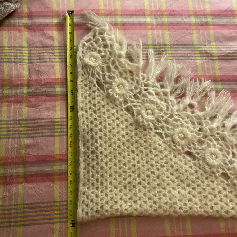 Vintage hand knit shawl cream off white flowered gold speckle tassel edge